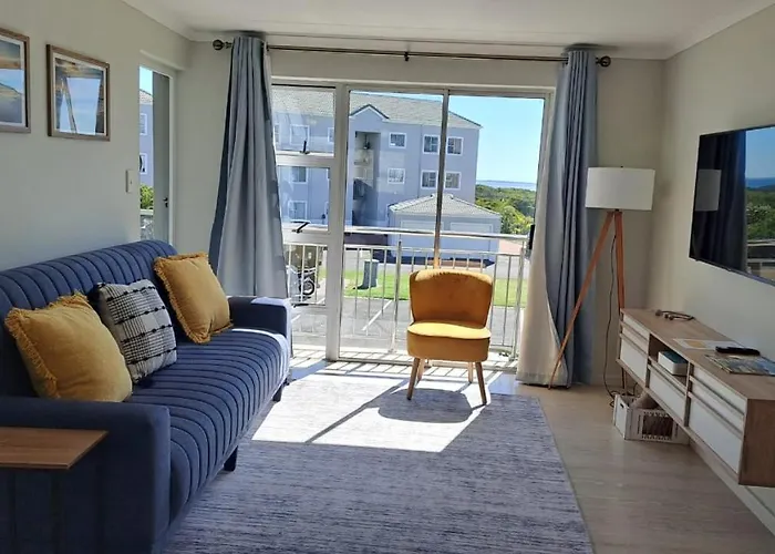 Breezy Sunny Apartment