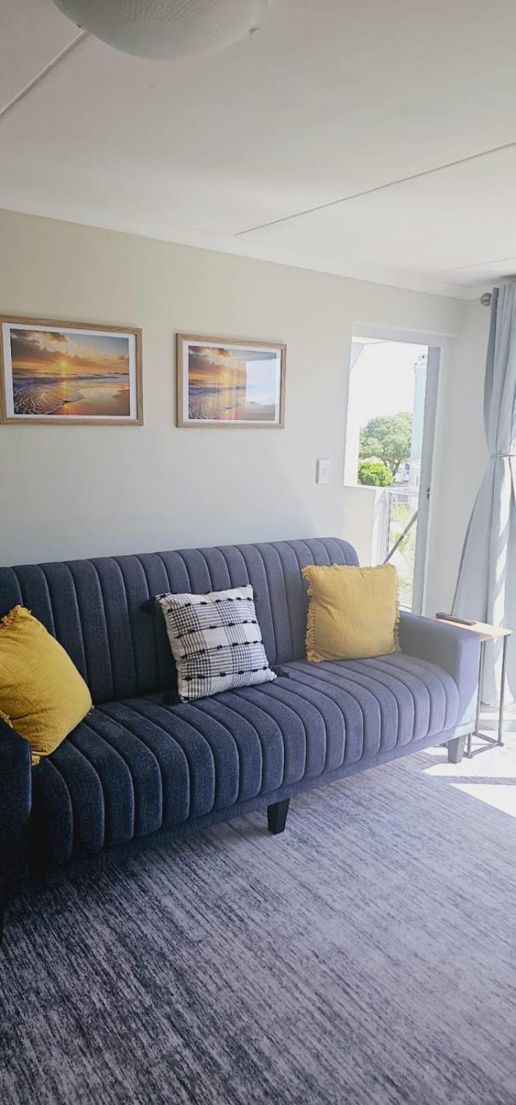 Breezy Sunny Apartment *